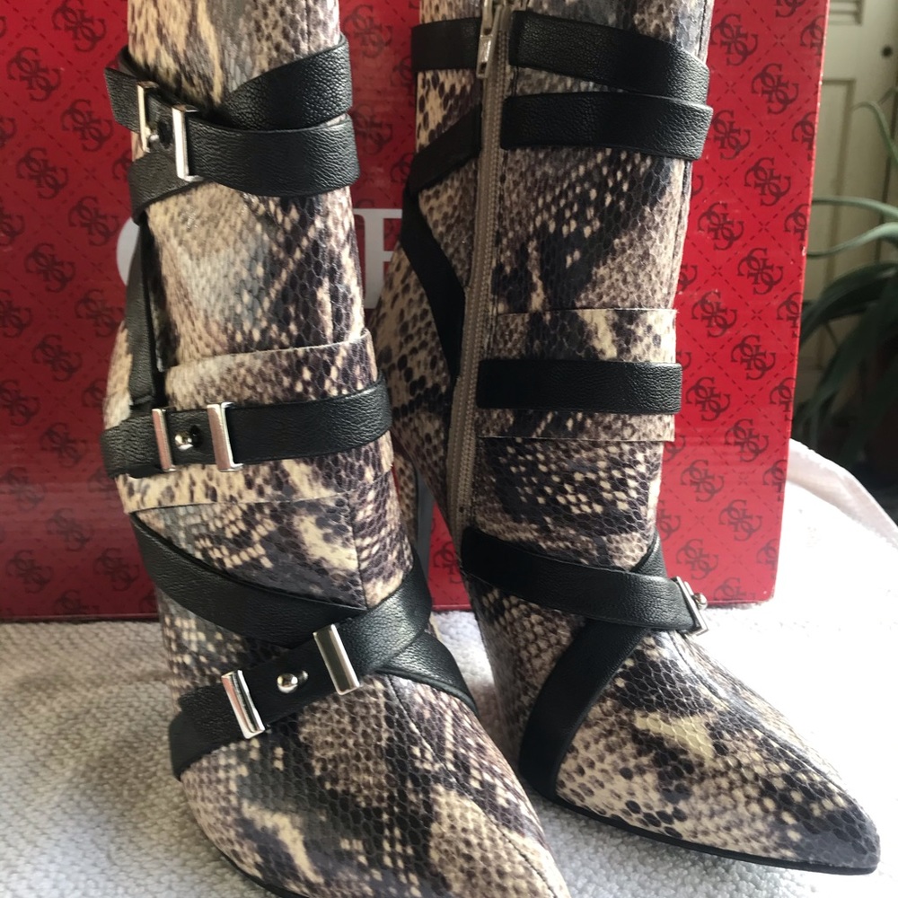 GUESS Booties - Picture 2 of 4